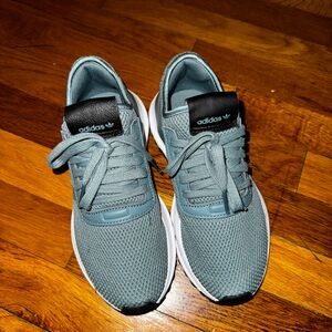 Adidas Upath sneakers